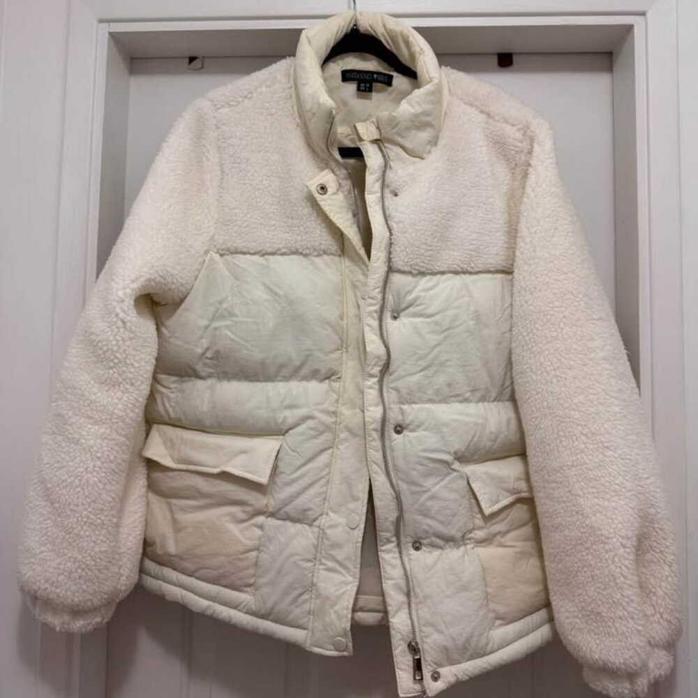 Fuzzy puffy white jacket Large crop